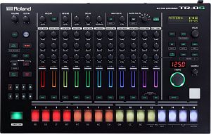 Драм-машина Roland Aira TR-8S